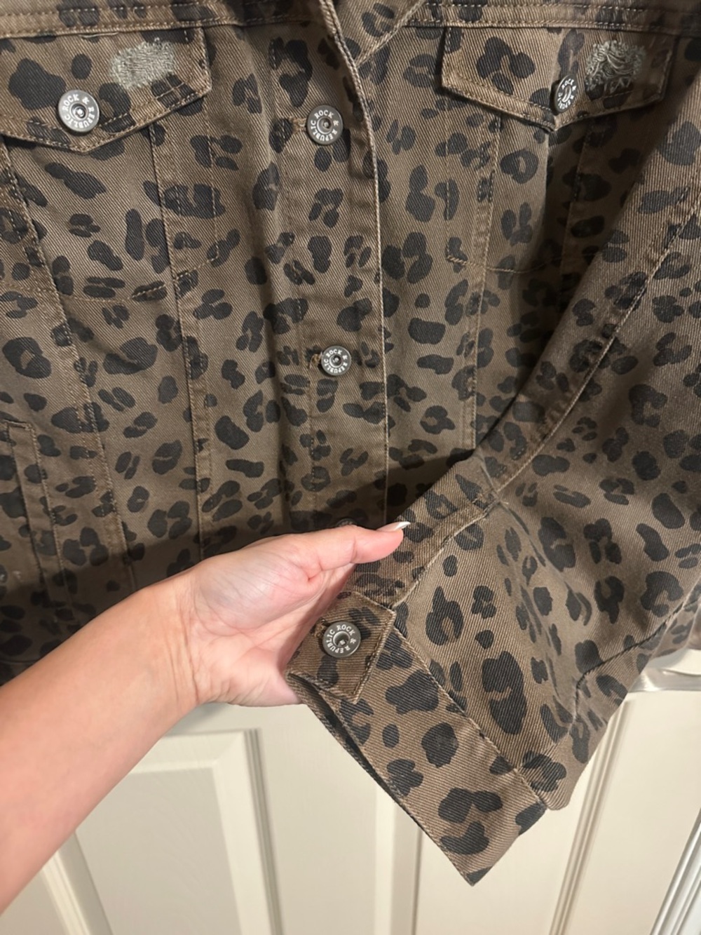 Rock & Republic Brown Leopard-Print Jean Jacket w Black Sherpa Collar, Sz XL - Picture 3 of 15